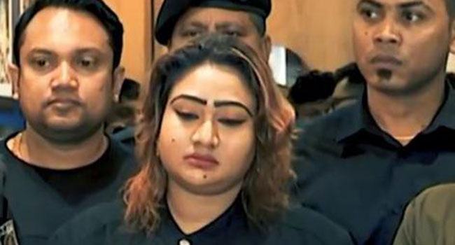 পাপিয়াকে নিয়ে অস্বস্তিতে আওয়ামী লীগ!