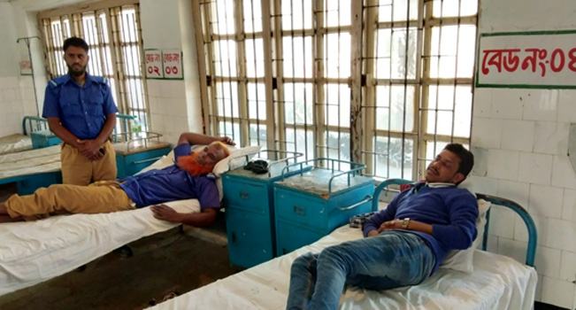 ফরিদপুরে সন্ত্রাসী হামলায় ৫ গ্রাম পুলিশ আহত