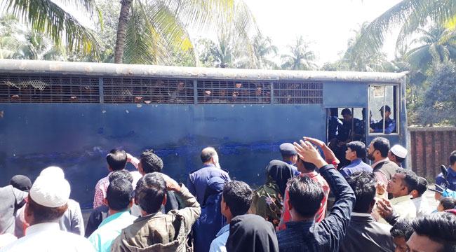 কক্সবাজারে আত্মস্বীকৃত ৯৭ ইয়াবা কারবারির বিচার শুরু