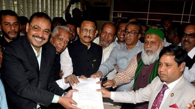 নাছিরকে নিয়ে মনোনয়নপত্র জমা দিলেন রেজাউল