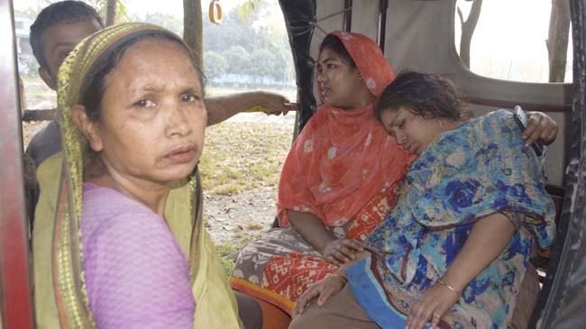 পানি ছিটানোর অভিযোগ এনে গর্ভবতি আয়ার উপর পাশবিক নির্যাতন