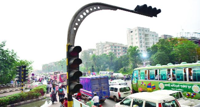ট্রাফিক সিগন্যালিংয়ে কেবলই অপচয়