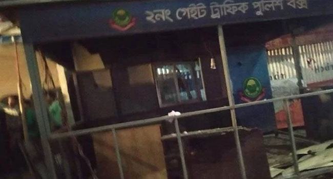 চট্টগ্রামে ট্রাফিক বক্সে বিস্ফোরণ, দুই পুলিশসহ আহত ৩