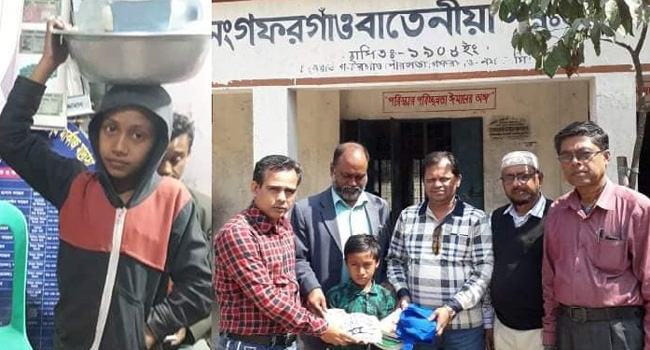 ডিম বিক্রেতা সিয়ামের লেখাপড়ার দায়িত্ব নিলো গফরগাঁও প্রাথমিক শিক্ষক সমিতি