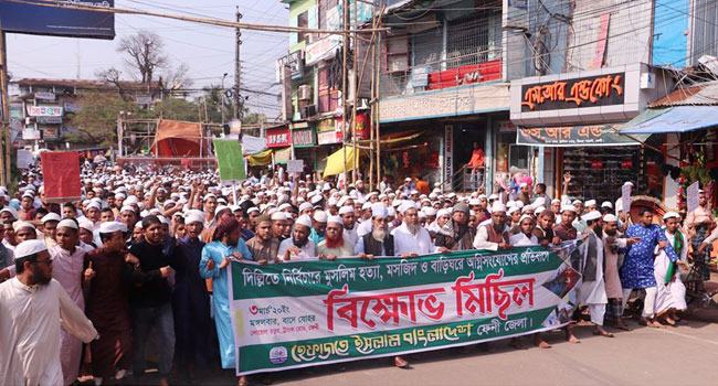 ভারতে মুসলিম গণহত্যা ও মোদির আগমনের প্রতিবাদে ফেনীতে হেফাজতের বিক্ষোভ