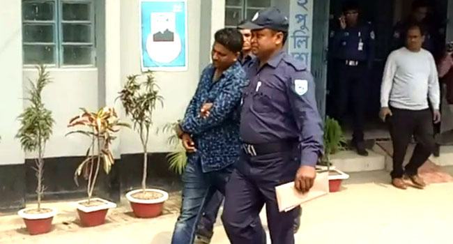 হিলিতে চাঁদাবাজীর অভিযোগে পুলিশ কর্মকর্তা গ্রেফতার