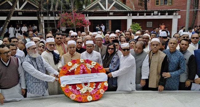 শতাধিক বিচারপতি নিয়ে বঙ্গবন্ধুর সমাধিতে প্রধান বিচারপতি