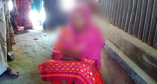 বিয়ের দাবিতে শিক্ষকের বাড়িতে কলেজ ছাত্রীর অনশন