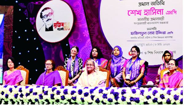 নারীরা সব ক্ষেত্রে পারদর্শিতার স্বাক্ষর রাখছেন : প্রধানমন্ত্রী
