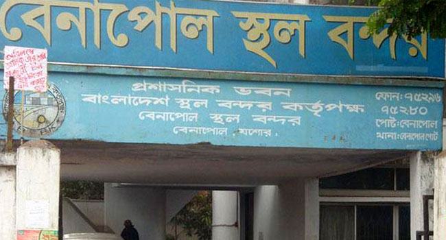 থার্মাল স্ক্যানার অচল, বেনাপোলে হ্যান্ড থার্মোমিটার দিয়ে চলছে করোনা পরীক্ষা