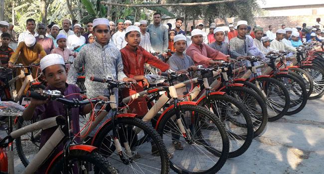 টানা ৪০দিন জামাতে নামাজ পড়ে বাইসাইকেল পেল ৫১ জন