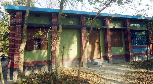 এলাকাবাসীর দাবির প্রেক্ষিতে হোম কোয়ারেন্টাইনে বালিয়াকান্দির সেই বাবা-ছেলে