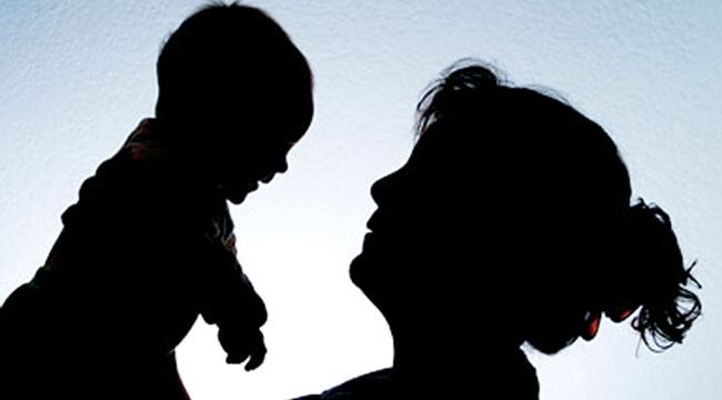 সন্তানের অধিকার পেতে মায়ের মামলা