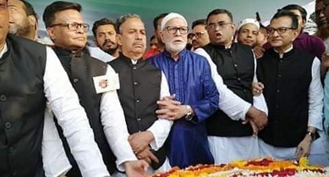 বঙ্গবন্ধুর প্রতিকৃ‌তি‌তে ঢাকা মহানগর দ‌ক্ষিণ আ’লী‌গের শ্রদ্ধা