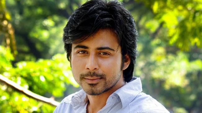 কোরআন পড়েন, আল্লাহকে ডাকেন : নিশো