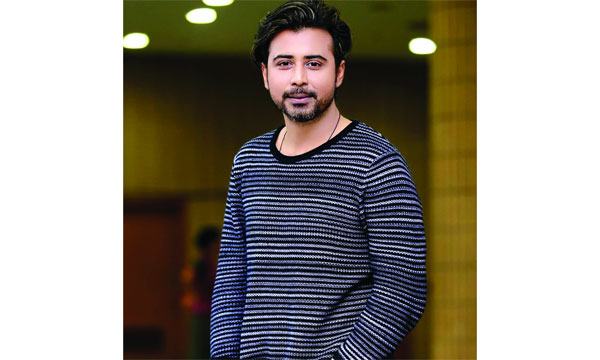 কুরআন পড়েন, আল্লাহকে ডাকেন : নিশো