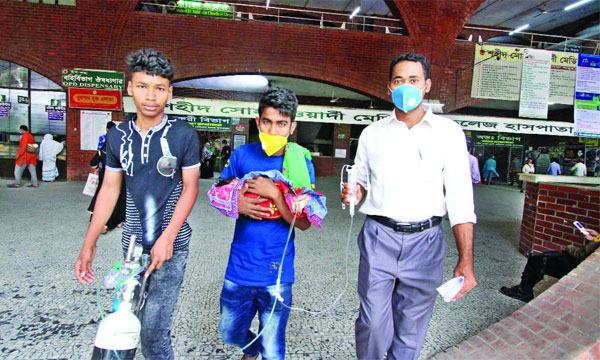 করোনা আতঙ্কে হাসপাতাল ছাড়ছেন রোগীরা