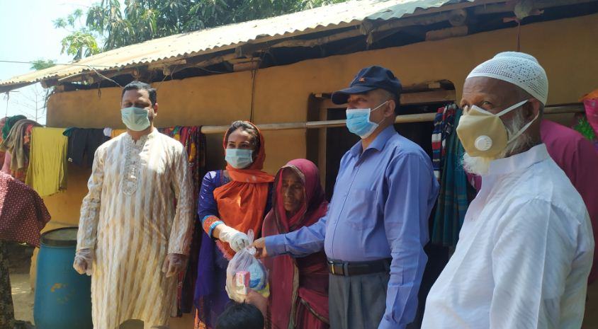 ‘করোনা’র দুর্যোগ মোকাবেলায় মানিকছড়িতে ত্রাণ ও শুকনা খাবার বিতরণ শুরু