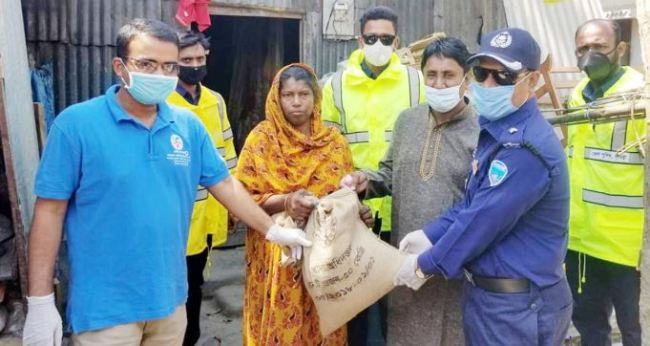 করোনার কারণে লকডাউনে বেকায়দায় শ্রমজীবী মানুষ