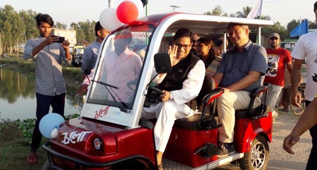 সিংড়ায় ফোন করলেই ঘরে পৌঁছবে প্রয়োজনীয় পণ্য