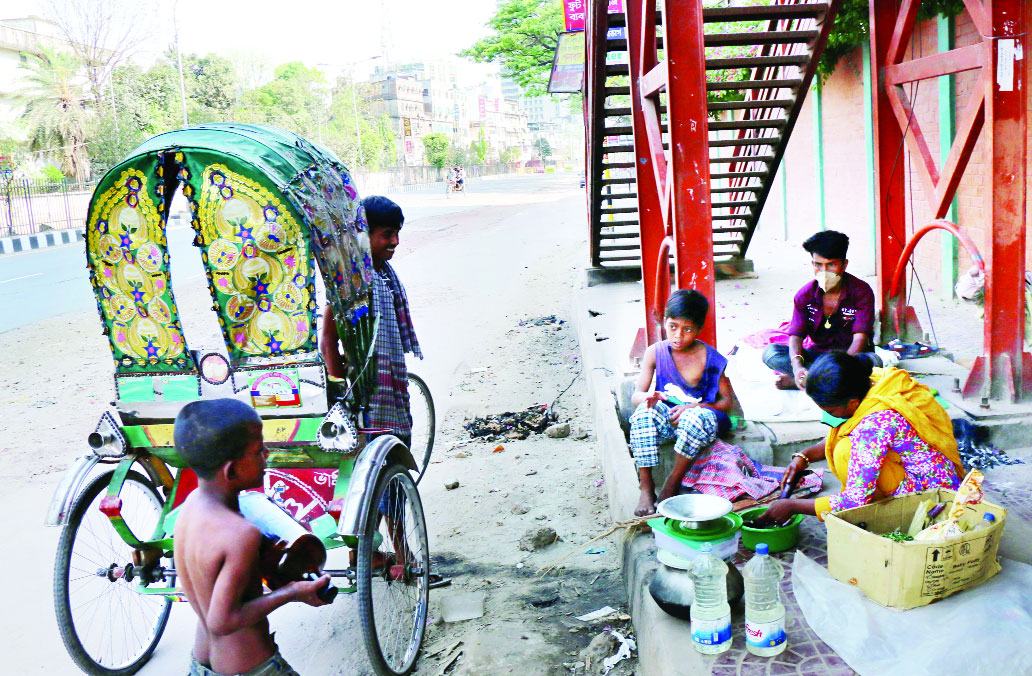 করোনায় কর্মহীন মানুষের পরিবারে বাড়ছে দুর্দশা