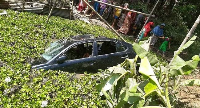 কুমিল্লায় প্রাইভেটকার খাদে পড়ে নিহত ৩