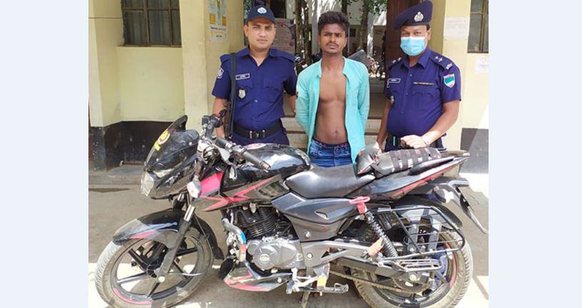 মহেশপুরে পালসার মোটর সাইকেলসহ চোর আটক