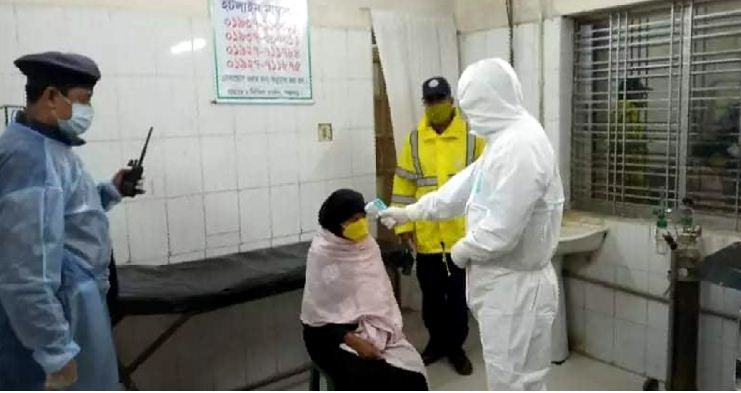 হাসপাতালে ঠাঁই পেলেন জ্বর নিয়ে স্টেশনে পড়ে থাকা সেই নারী