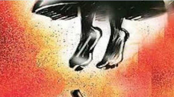ঘরের পাশে গৃহবধূর ঝুলন্ত লাশ, মৃত্যু নিয়ে ধোঁয়াশা