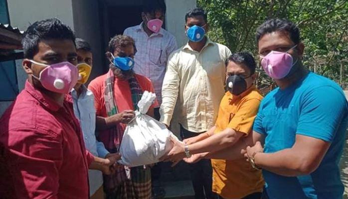 গফরগাঁওয়ে আশ্রয়ণ প্রকল্পের ৩০ পরিবারে খাদ্যসামগ্রী বিতরণ
