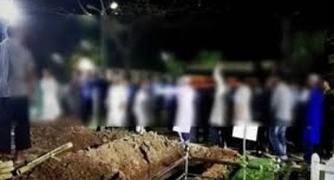 করোনায় মৃত ব্যক্তির লাশ দাফনে জেলা-উপজেলায় ১০ সদস্যের স্বেচ্ছাসেবক