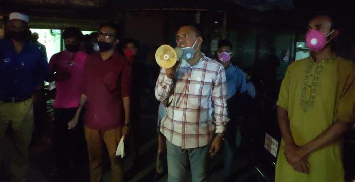 জনসচেতনতায়  মাইক হাতে রাস্তায় নামলেন এমপি