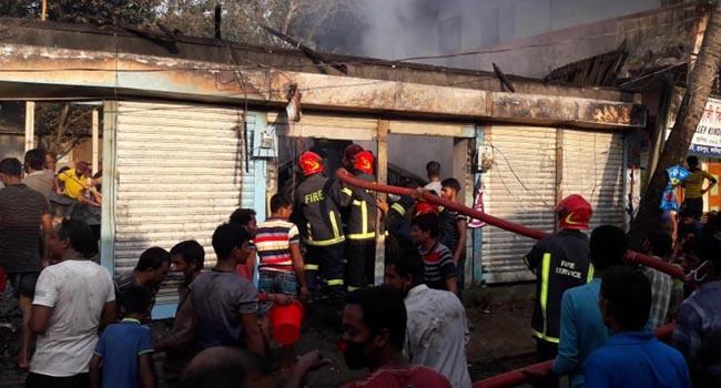 কালিহাতীতে অগ্নিকাণ্ড ৮টি দোকান পুড়ে ছাই