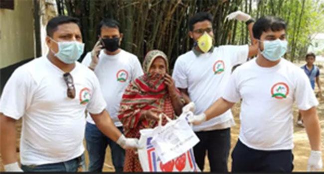 ছালেহাদের খাবার পৌঁছে দিচ্ছে আশুলিয়ার শিক্ষিত যুবকরা
