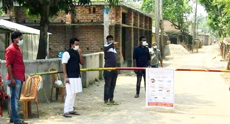 ঝিনাইদহে সেচ্ছায় লকডাউনে ৩ গ্রামের মানুষ