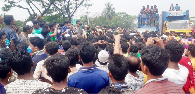 চান্দিনায় করোনা উপেক্ষা করে ৩ ঘন্টা মহাসড়ক অবরোধ