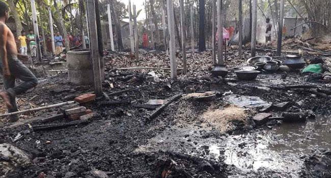 বড়াইগ্রামে আগুনে নিঃস্ব ৮ পরিবার