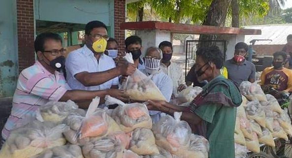চৌগাছায় বিএনপির উদ্যোগে খাদ্য সামগ্রী বিতরণ