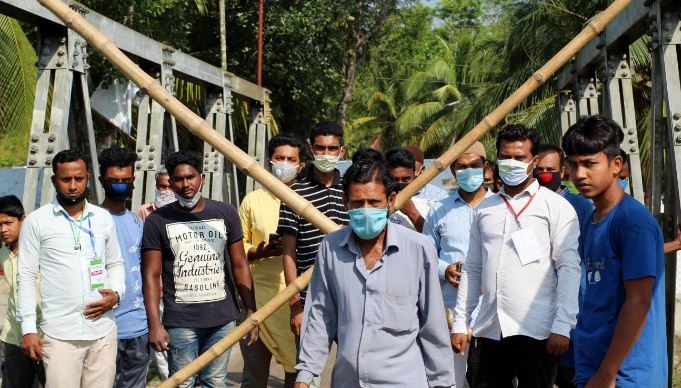 'করোনা' প্রবেশের পথ বন্ধ করে দিলো গ্রামবাসী