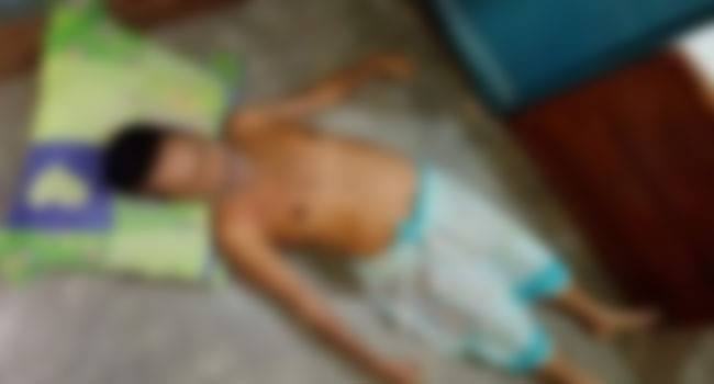 ফতুল্লায় নিজের বাড়িতে মরে পড়ে আছে ব্যবসায়ী, এগিয়ে আসছে না কেউ