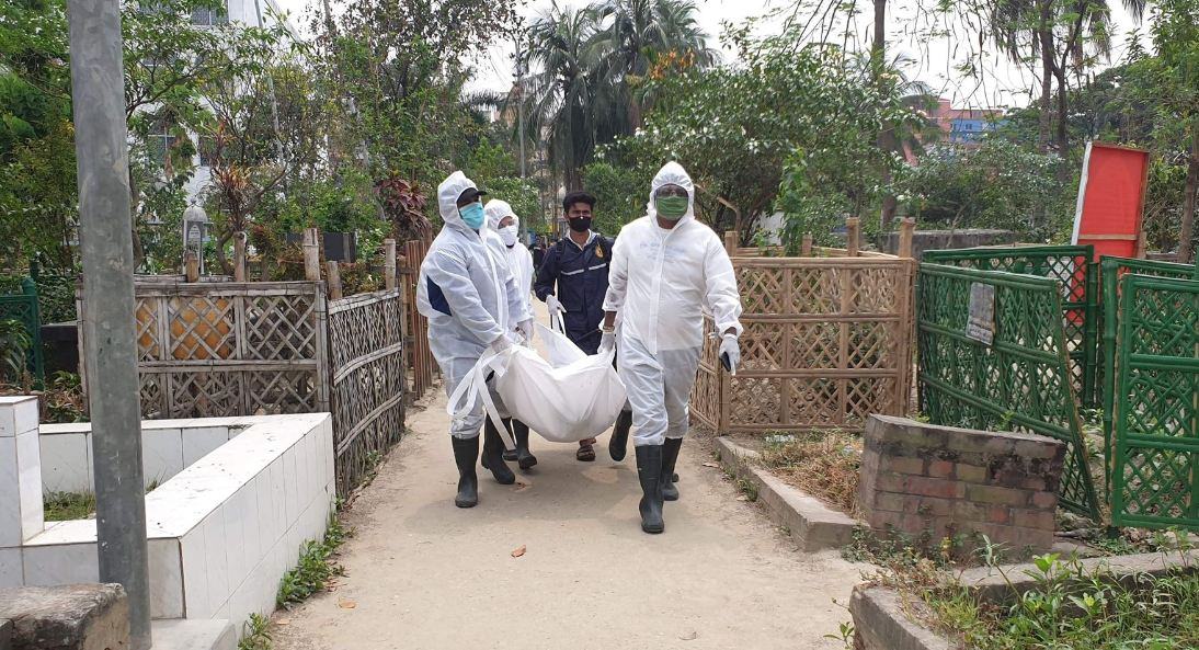 করোনা উপসর্গ নিয়ে মারা যাওয়া বৃদ্ধের দাফন করলেন যুবদল নেতা