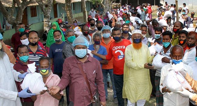 বগুড়ায় বিএনপির পক্ষ থেকে খাদ্য সামগ্রী বিতরণ
