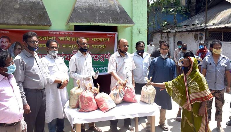 রংপুরে বিএনপির ত্রাণ বিতরণ শুরু
