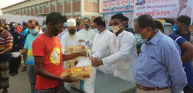 বেনাপোল বন্দর শ্রমিকদের মাঝে খাদ্য বিতরণ আফিল উদ্দিন এমপির