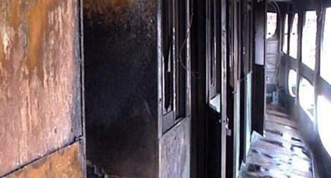 বরিশালে আগুনে পুড়লো নোঙ্গর করা লঞ্চ