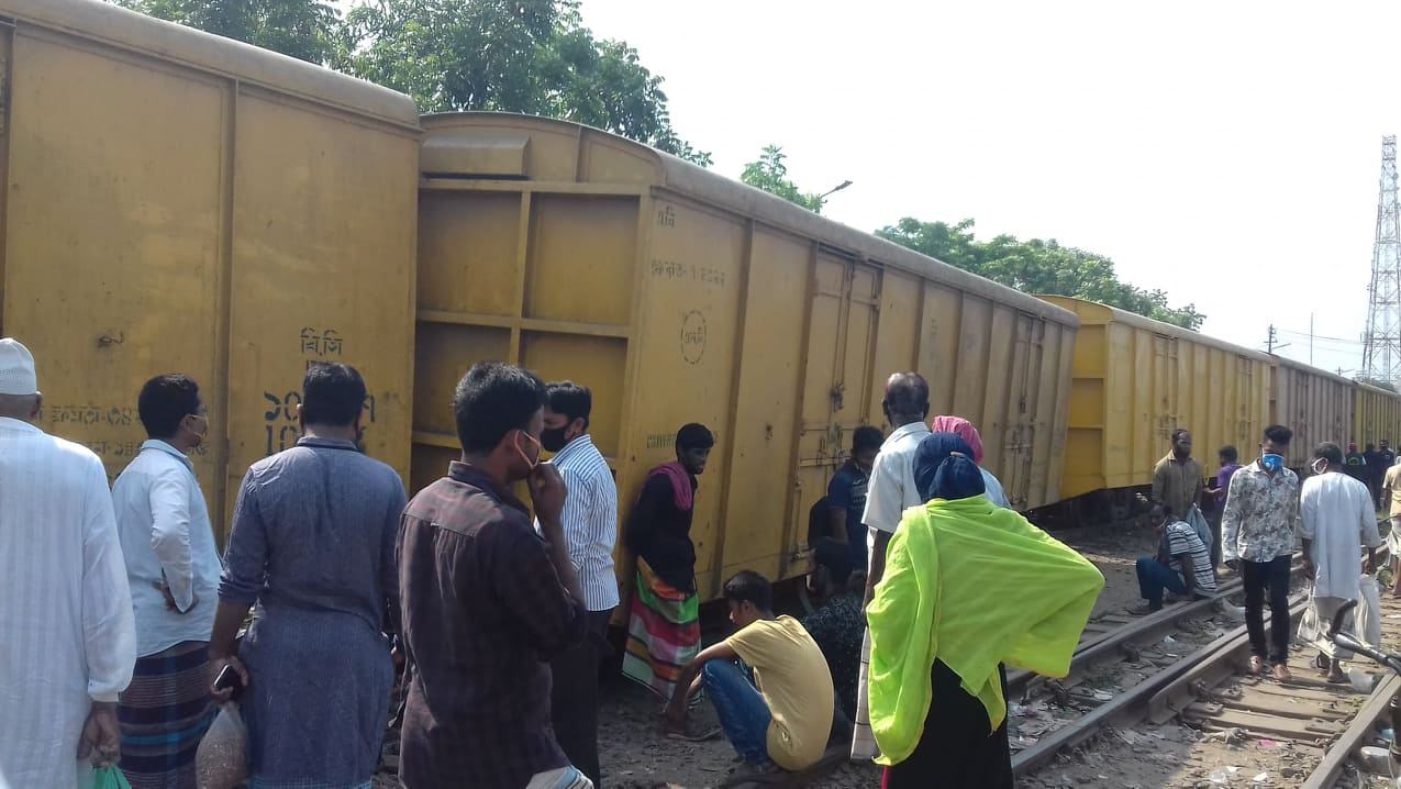 গাজীপুরে মালগাড়ির বগি লাইনচ্যুত, ৭ ঘন্টা পর উদ্ধার