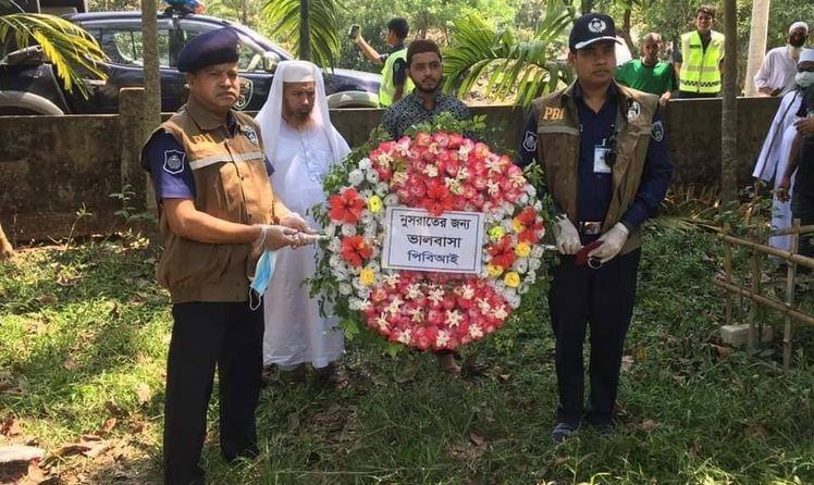 নুসরাতের কবরে পিবিআইয়ের শ্রদ্ধা নিবেদন