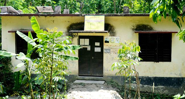 রাঙ্গাবালীতে নেই হাসপাতাল, কমিউনিটি ক্লিনিকগুলো তালাবন্ধ