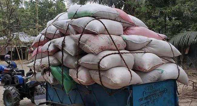 শিবগঞ্জে ১০২ বস্তা ১০ টাকার চালসহ একজন আটক