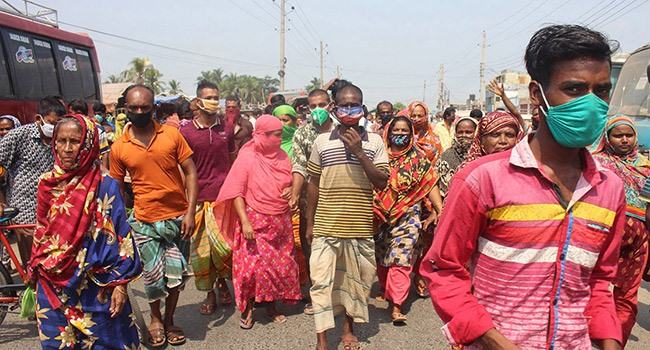 খুলনায় সাহায্যের দাবিতে বিক্ষোভ মিছিল